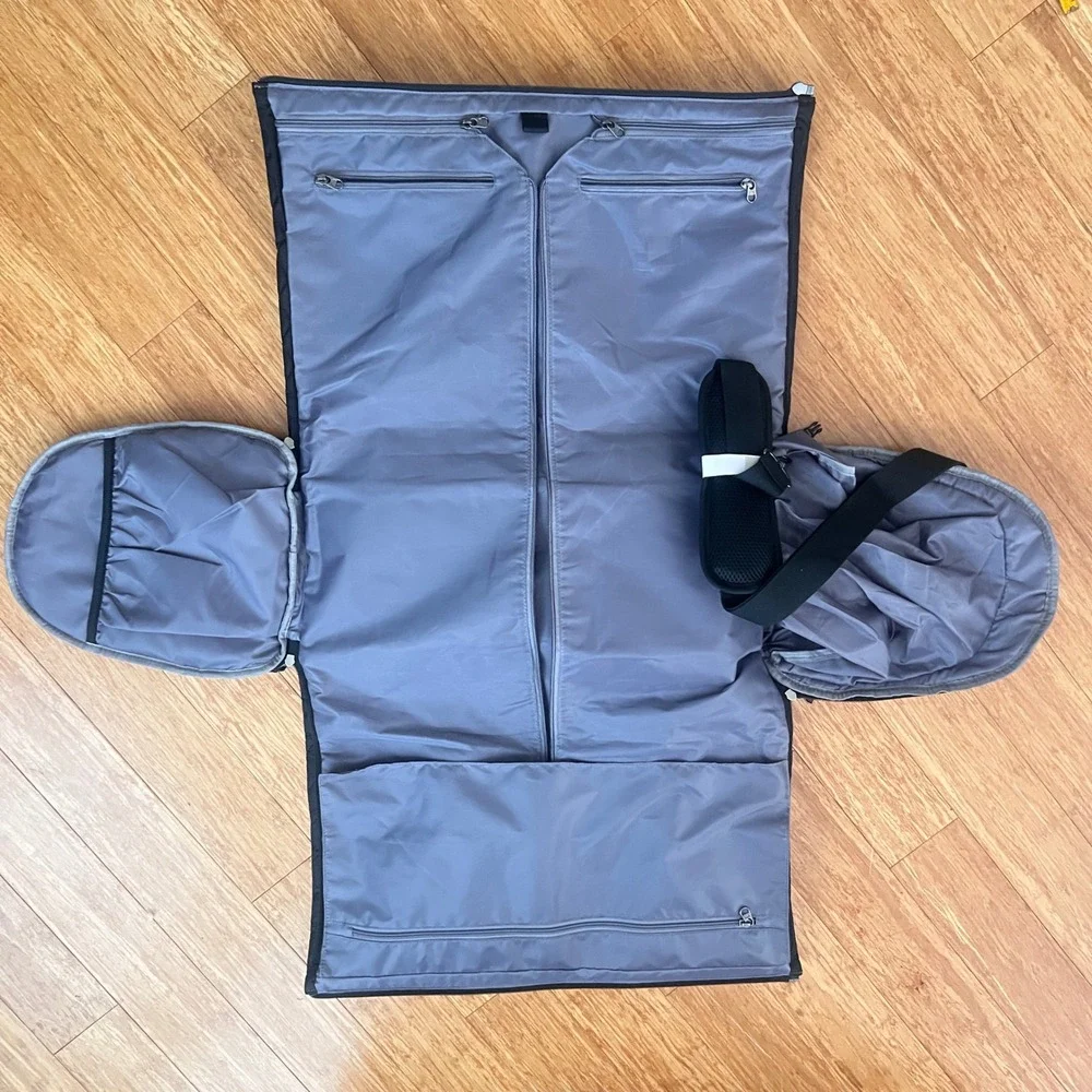 Modoker‎ Convertible Garment Garment to Duffle Bag Quilted Black Travel Luggage